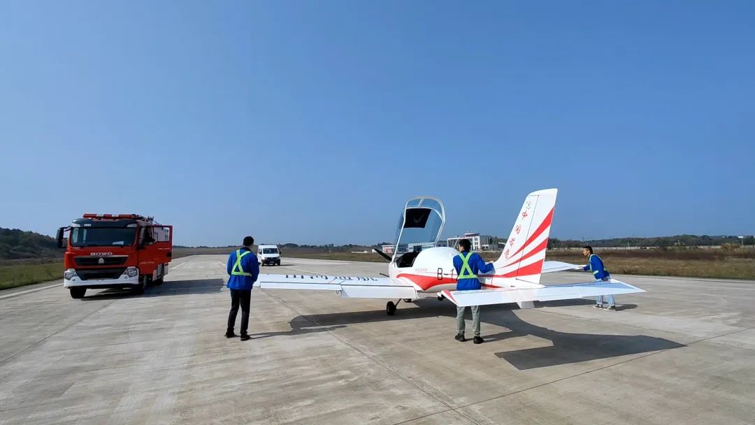 空地协同显身手！湖南航空应急救援队山河机组开展特情处置应急演练