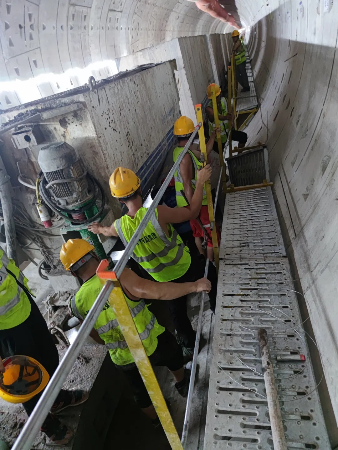 持续助建美丽大湾区！中铁山河盾构机成功贯穿深圳地铁3号线低碳站～坪西站右线