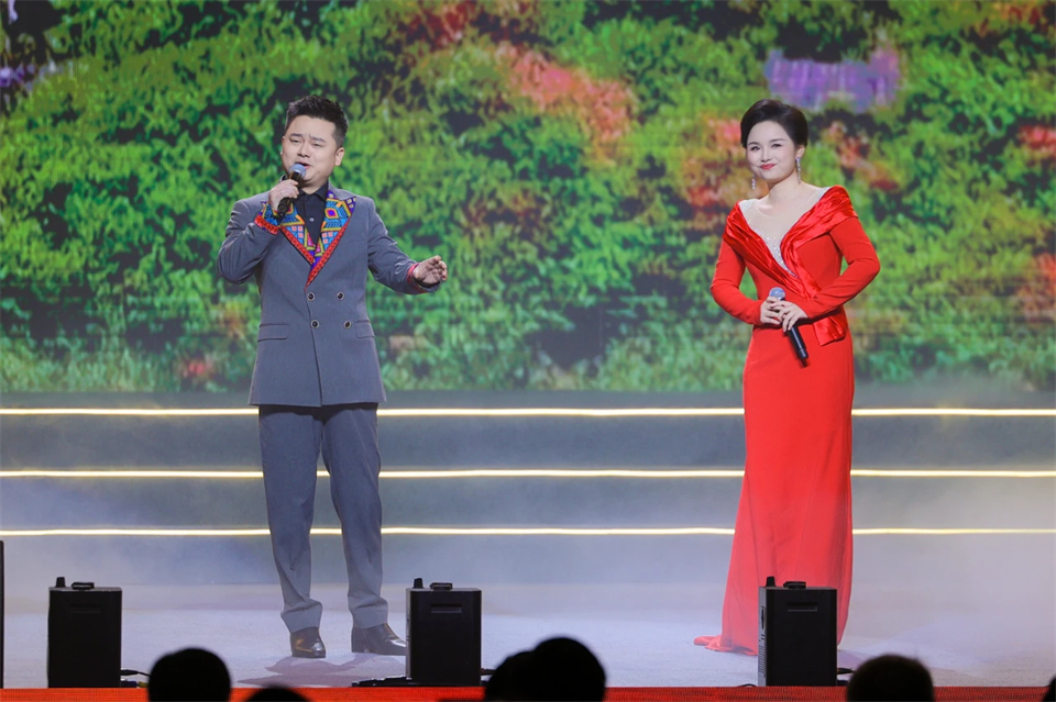 创新引领价值 理想成就未来——庆祝热博rb88体育官网成立25周年表彰大会暨文艺晚会隆重举行