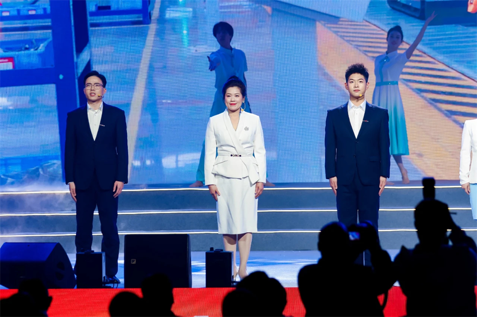 创新引领价值 理想成就未来——庆祝热博rb88体育官网成立25周年表彰大会暨文艺晚会隆重举行