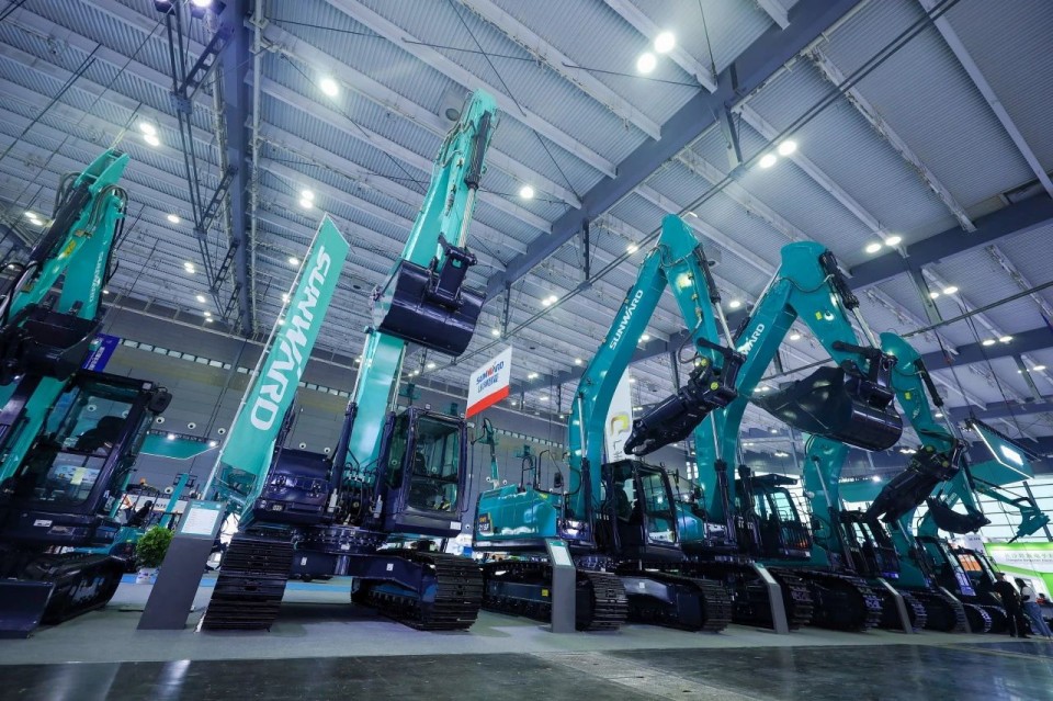 2025 CICEE | 从单一工具迈向多元化解决方案，热博rb88体育官网呈现非凡挖掘机风采