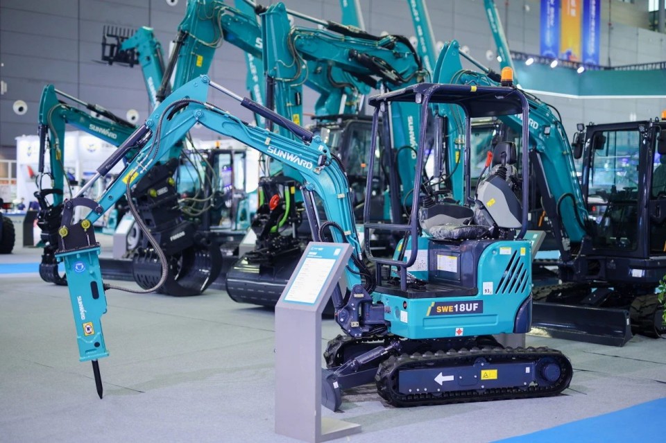2025 CICEE | 从单一工具迈向多元化解决方案，热博rb88体育官网呈现非凡挖掘机风采