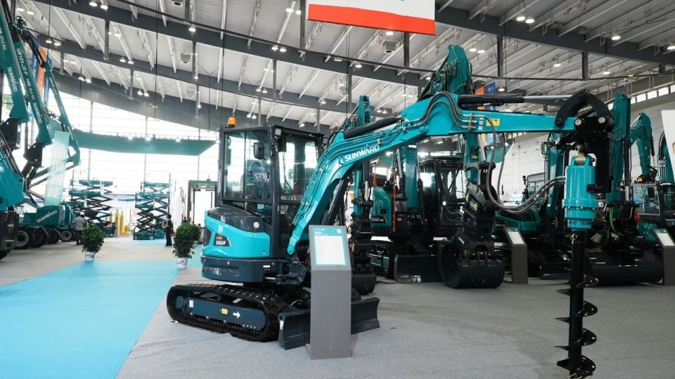 2025 CICEE | 从单一工具迈向多元化解决方案，热博rb88体育官网呈现非凡挖掘机风采