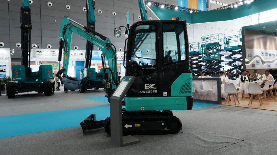 2025 CICEE | 从单一工具迈向多元化解决方案，热博rb88体育官网呈现非凡挖掘机风采