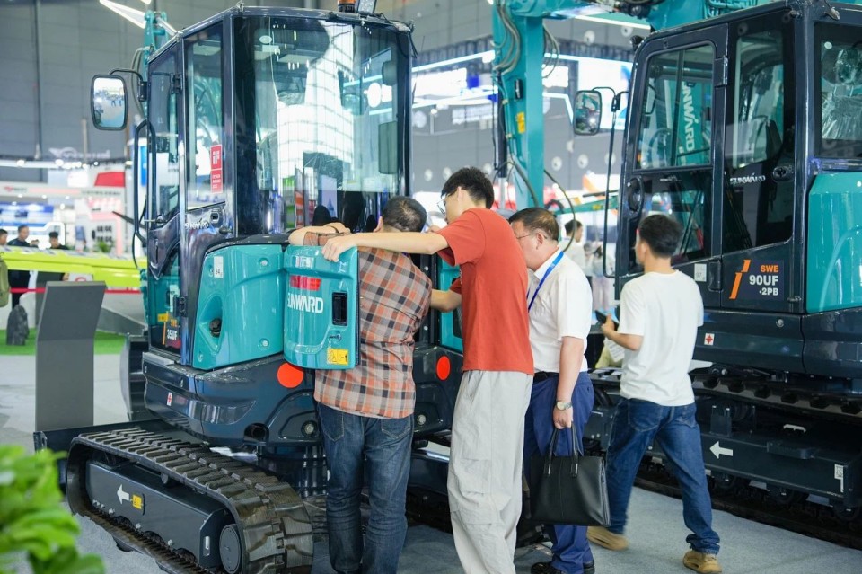 2025 CICEE | 从单一工具迈向多元化解决方案，热博rb88体育官网呈现非凡挖掘机风采