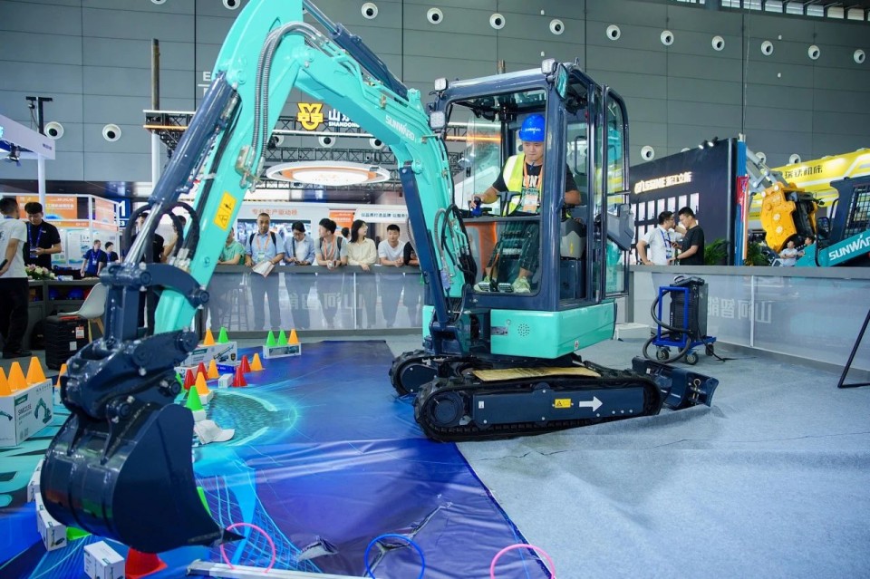 2025 CICEE | 从单一工具迈向多元化解决方案，热博rb88体育官网呈现非凡挖掘机风采