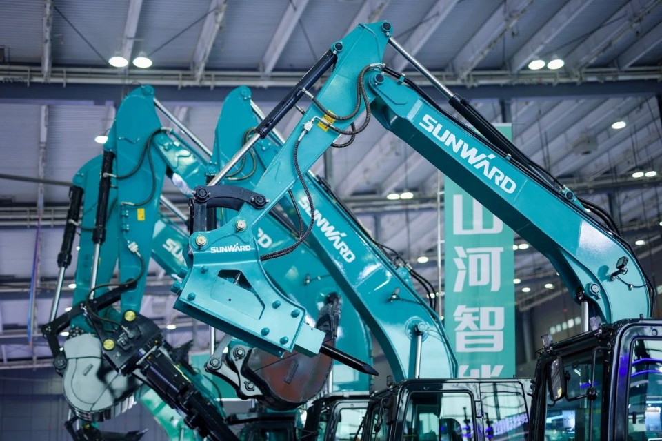 2025 CICEE | 从单一工具迈向多元化解决方案，热博rb88体育官网呈现非凡挖掘机风采
