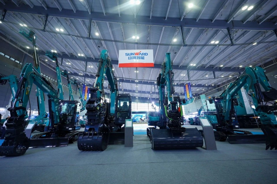 2025 CICEE | 从单一工具迈向多元化解决方案，热博rb88体育官网呈现非凡挖掘机风采