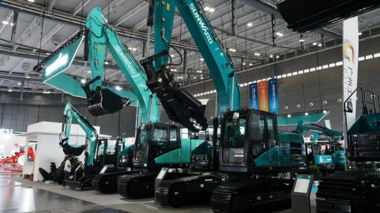 2025 CICEE | 打造极致精品化，热博rb88体育官网挖掘机“圈粉”长沙展