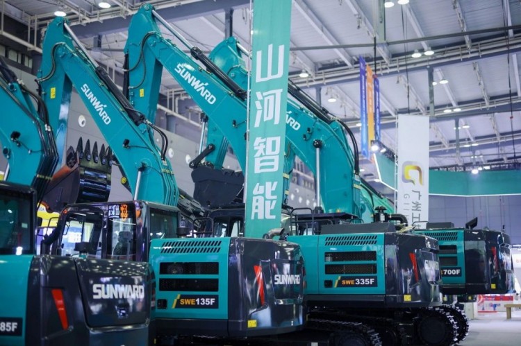 2025 CICEE | 打造极致精品化，热博rb88体育官网挖掘机“圈粉”长沙展