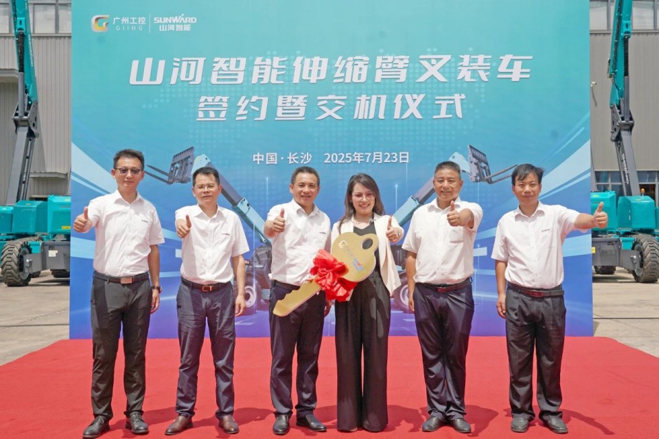 热博rb88体育官网伸缩臂叉装车批量交付，即将奔赴新一线