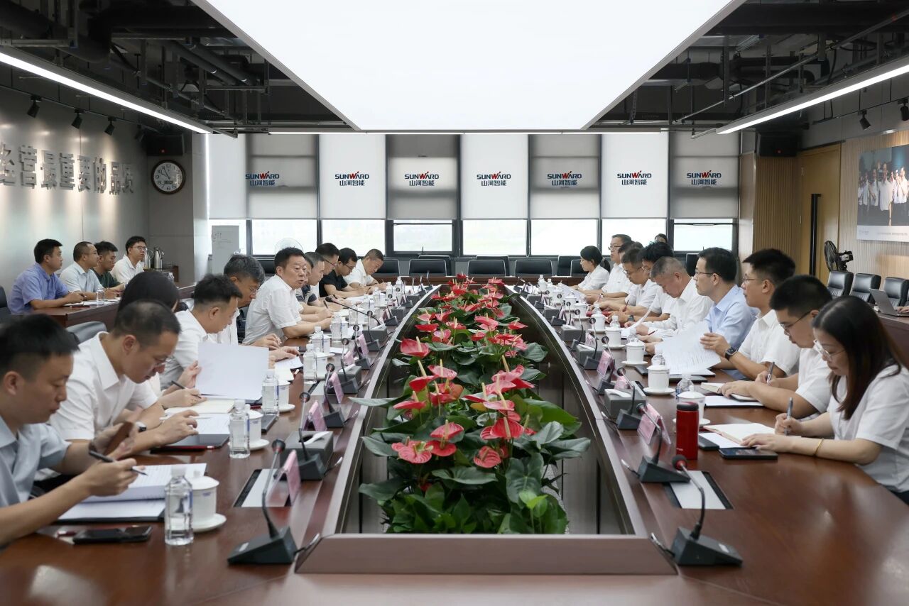 湖南省政协副主席、省工程机械产业链链长何寄华调研热博rb88体育官网